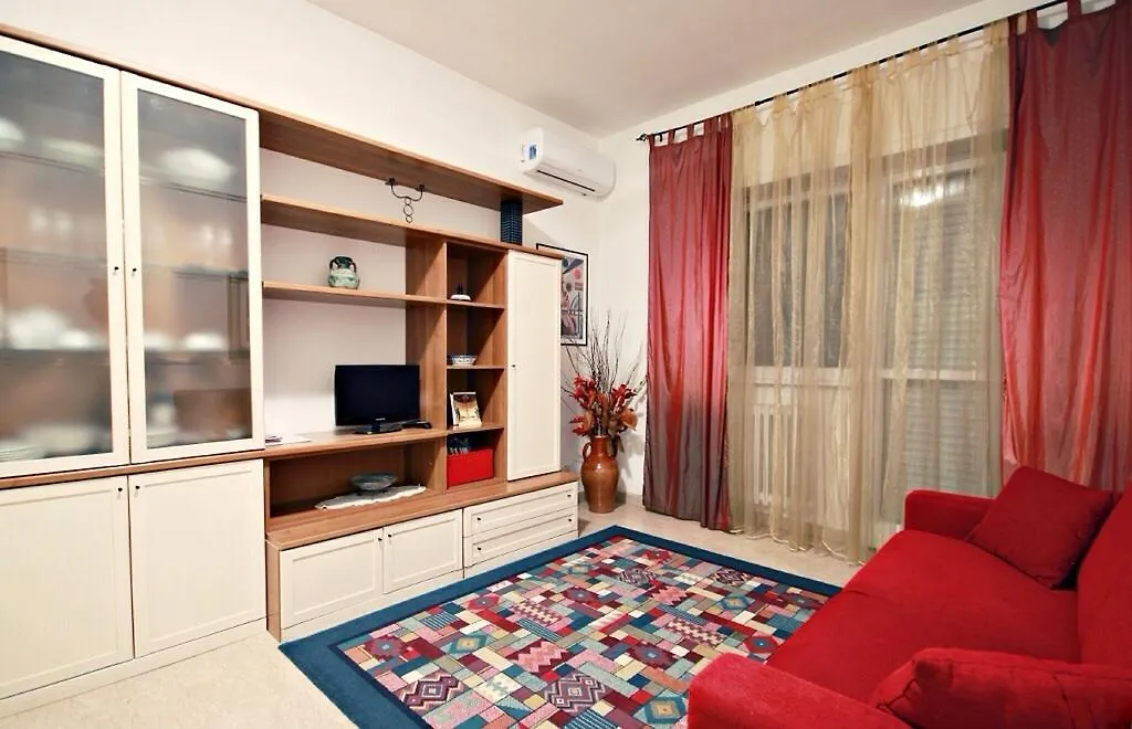 Tatil Evi La Maison Rouge Otel Roma